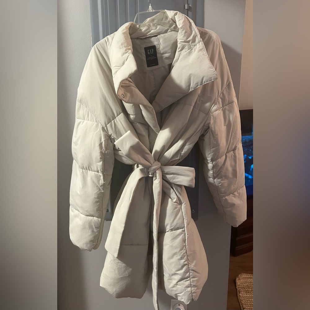 Gap Super soft puffer wrap coat. Worn twice. Sz. L